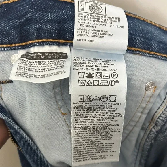 Levi's 550 Mens Jeans 38x30 Relaxed Fit Medium Wash Blue NWT Tapered Leg Classic - Picture 9 of 10